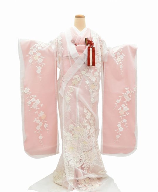 結婚式の色打掛・花嫁用着物|白のオーガンジー地に花車と桜